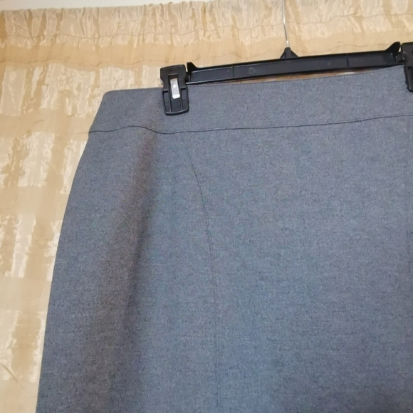 Stylish Grey skirt - Picture 5 of 5